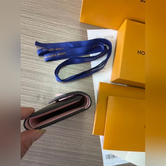 Louis Vuitton Victorine Wallet - Picture 5 of 11